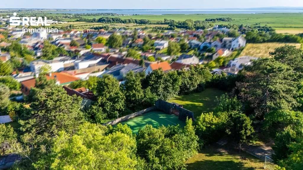 Grundstück kaufen in Neusiedl am See – 1 550 m², € 550.000
