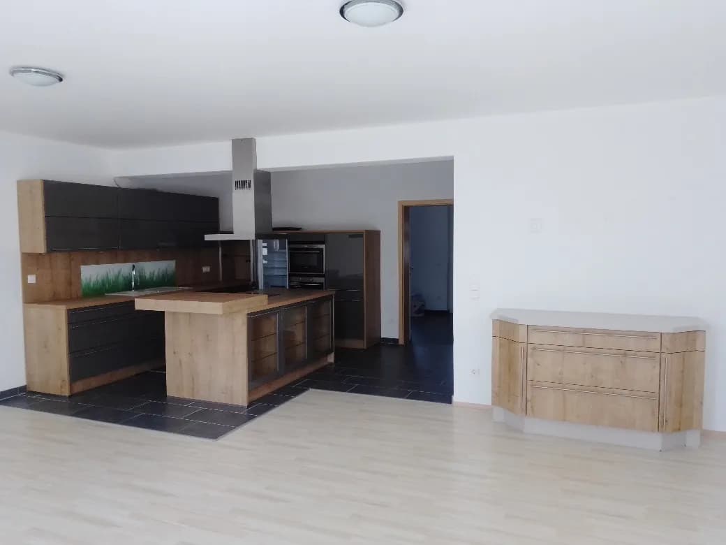4-Zimmer-Haus mieten in Mistelbach – 130 m², € 1.510 – Bild 2 von 16