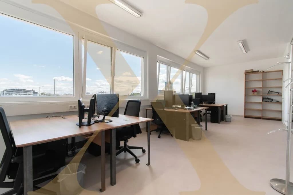 Gewerbeimmobilie mieten in Linz – 263 m², € 3.393