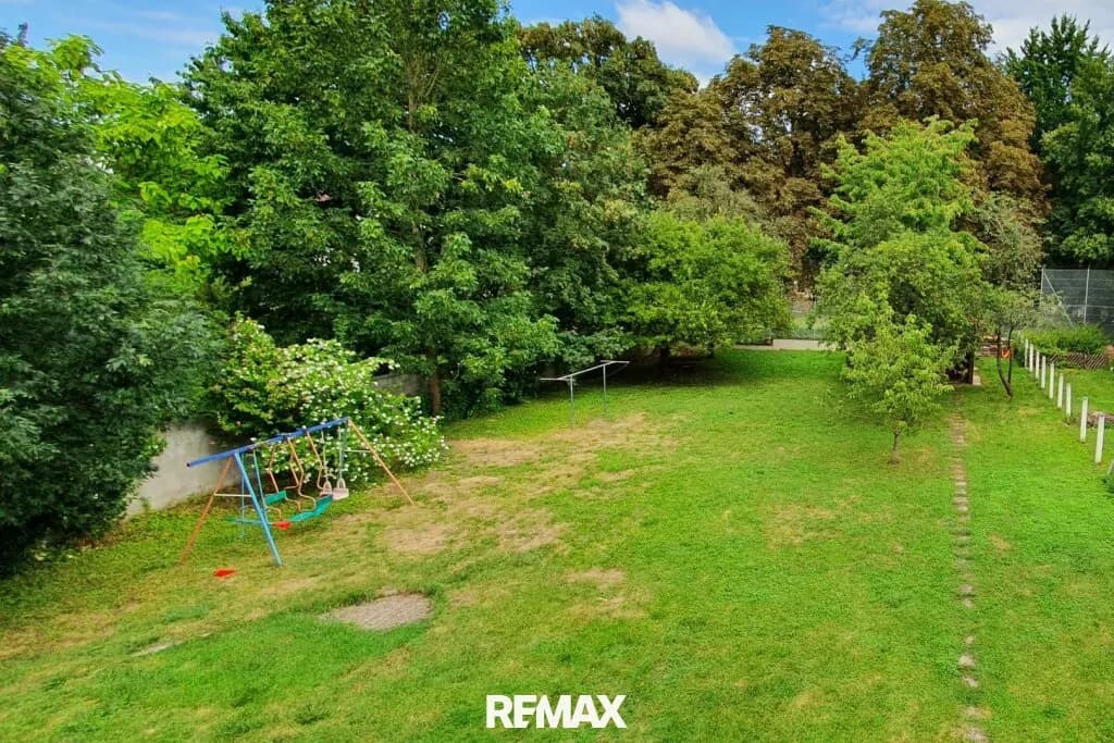 Grundstück kaufen in Linz Land – 700 m², € 245.000