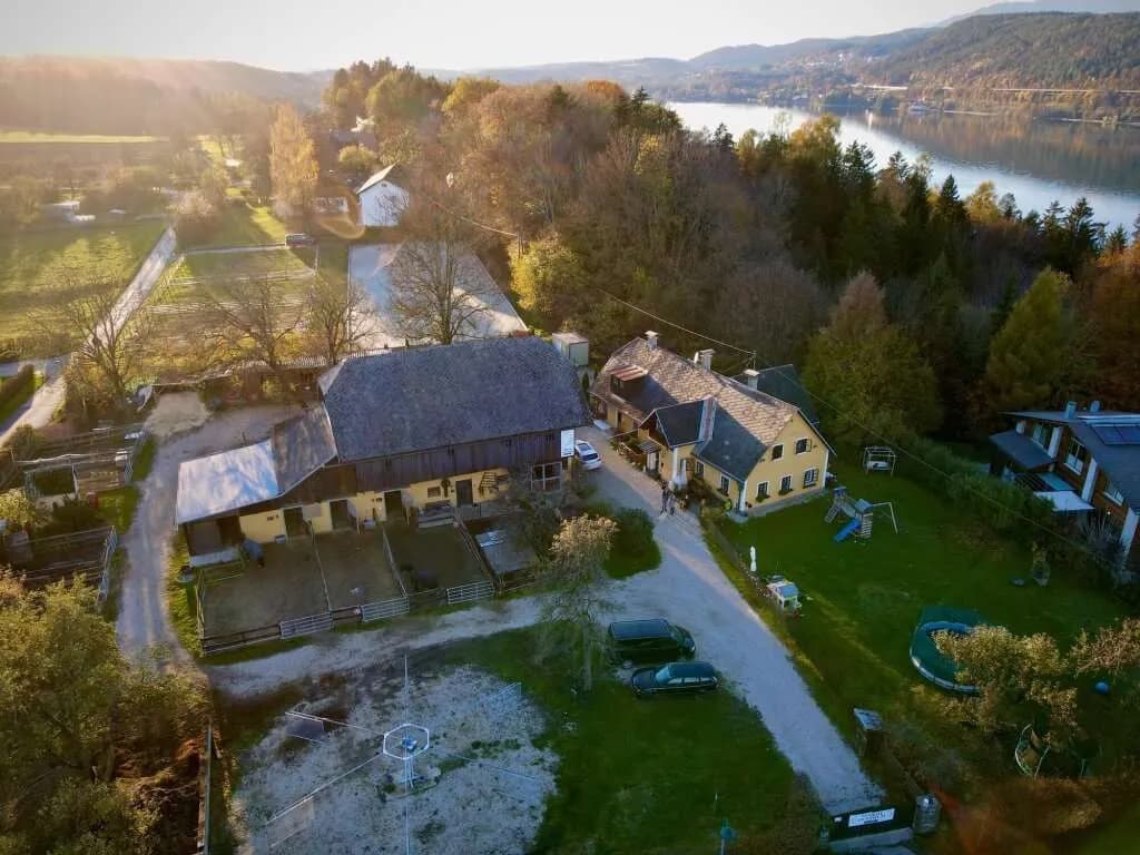 Grundstück kaufen in Klagenfurt Land – 3 907 m², € 1.399.900