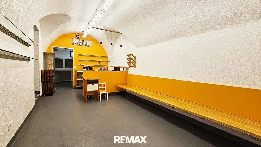 Gewerbeimmobilie kaufen in Innsbruck-Land – 95 m², € 290.000 – Bild 3 von 3