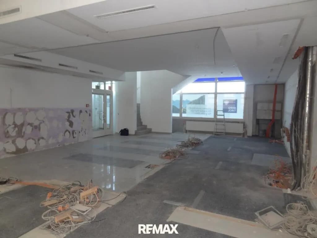 Gewerbeimmobilie mieten in Schwaz – 302 m², € 3.256