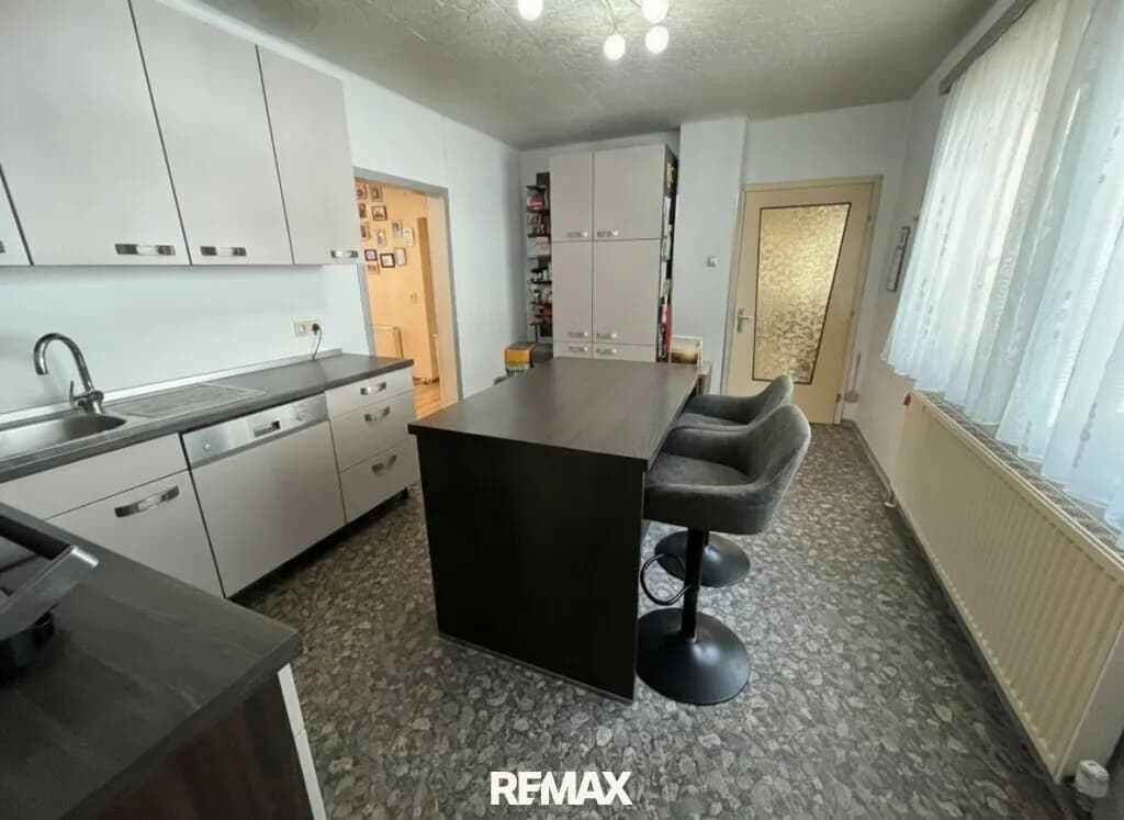 9-Zimmer-Haus kaufen in Neunkirchen – 268 m², € 249.000 – Bild 3 von 27
