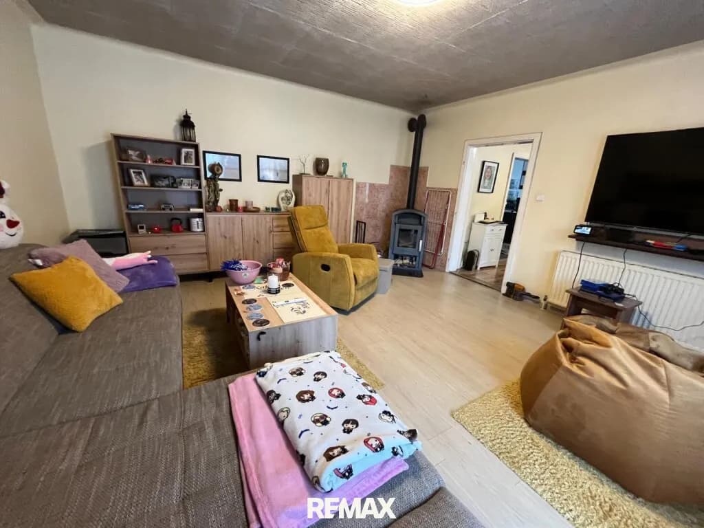 9-Zimmer-Haus kaufen in Neunkirchen – 268 m², € 249.000 – Bild 6 von 27