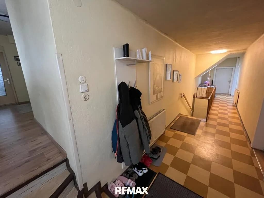 9-Zimmer-Haus kaufen in Neunkirchen – 268 m², € 249.000 – Bild 11 von 27