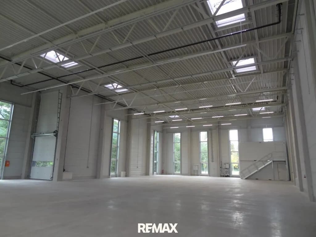 Gewerbeimmobilie mieten in Innsbruck-Land – 1 108 m² – Bild 2 von 2