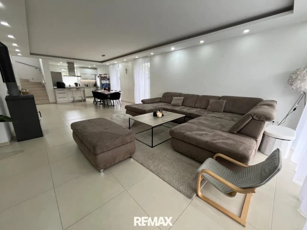 7-Zimmer-Haus kaufen in Wiener Neustadt Land – 266 m², € 850.000 – Bild 2 von 42