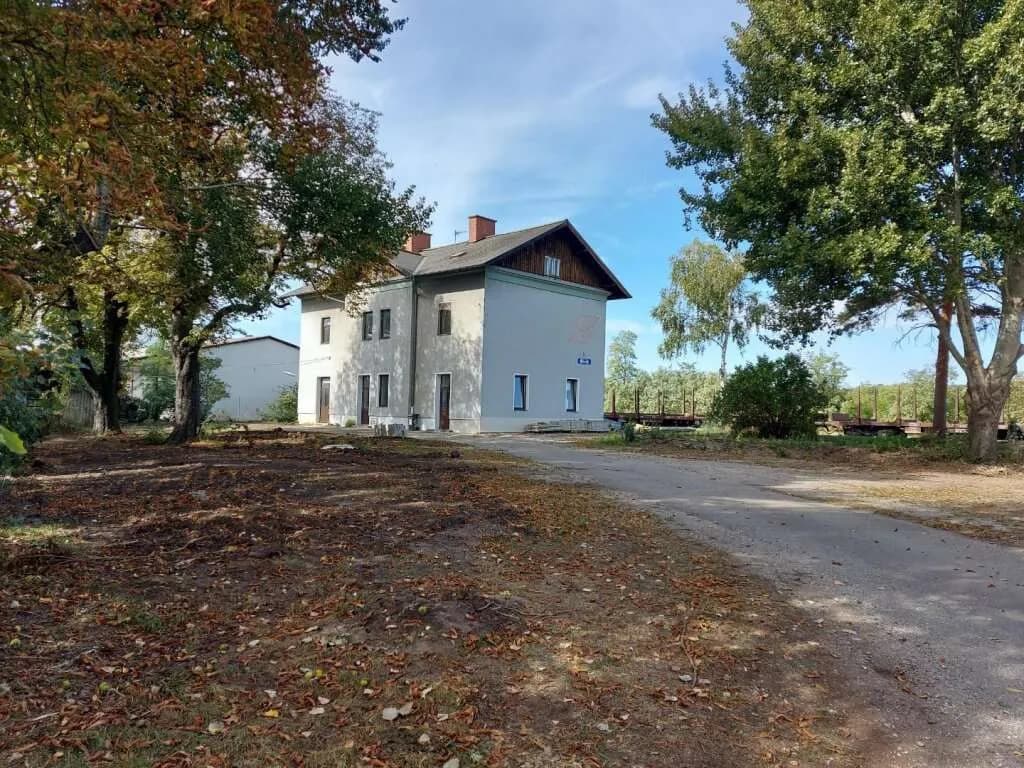 10-Zimmer-Gewerbeimmobilie kaufen in Hollabrunn – 281 m², € 299.000 – Bild 3 von 7