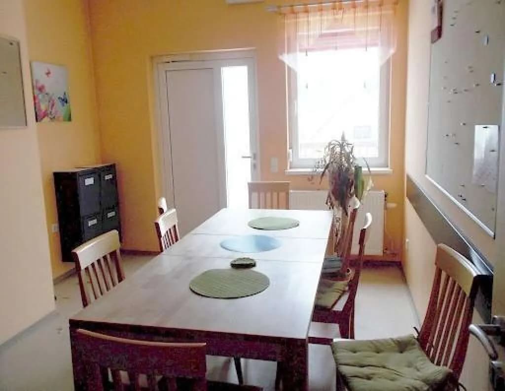 10-Zimmer-Gewerbeimmobilie mieten in Mistelbach – 327 m², € 3.924 – Bild 3 von 6