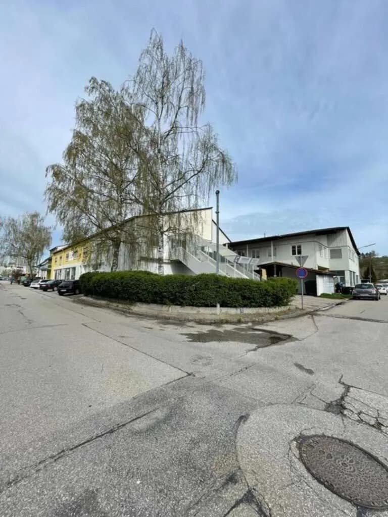 Gewerbeimmobilie kaufen in Vöcklabruck – 4 215 m², € 5.000.000