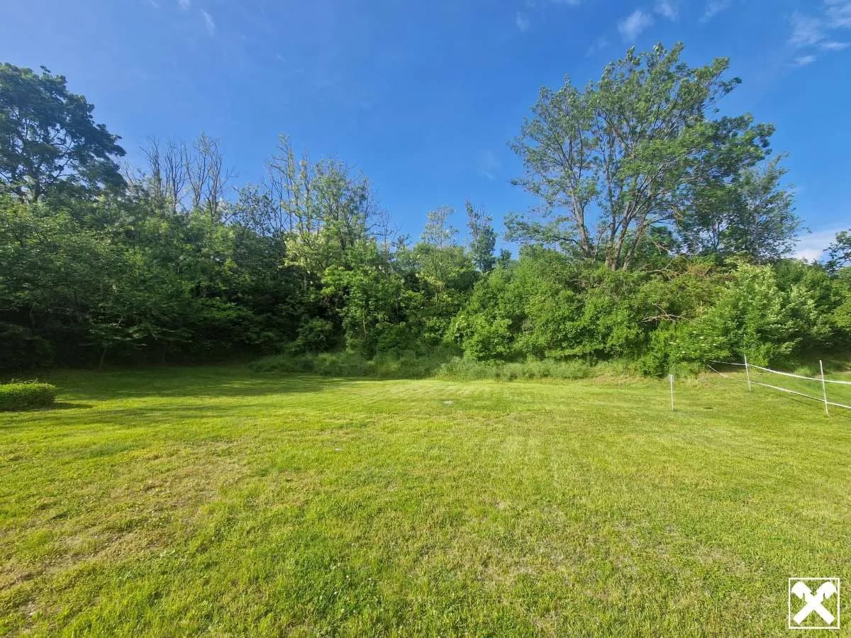 Grundstück kaufen in Korneuburg – 3 286 m², € 450.000