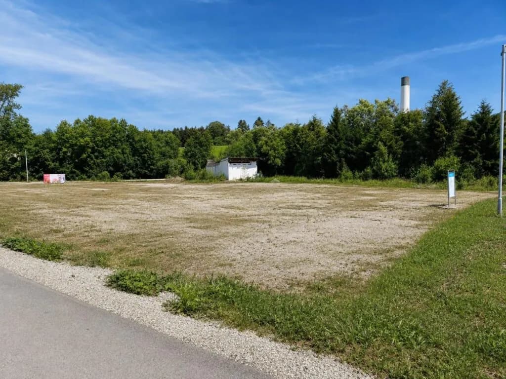 Grundstück kaufen in Perg – 3 553 m², € 350.000