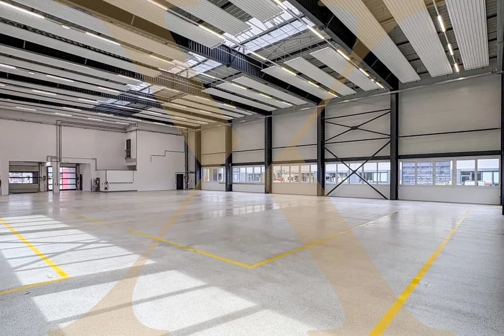 Gewerbeimmobilie mieten in Linz – 1 217 m², € 12.326