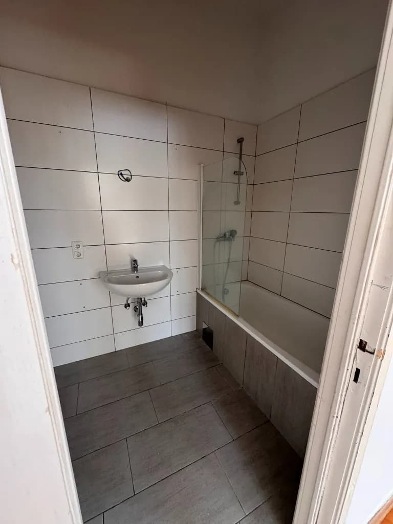 5-Zimmer-Gewerbeimmobilie mieten in Steyr – 115 m², € 1.100 – Bild 8 von 9