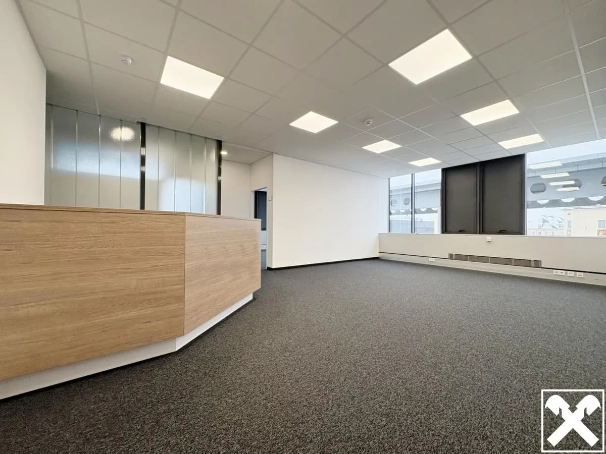 6-Zimmer-Gewerbeimmobilie mieten in Wels – 195 m², € 3.065 – Bild 1 von 9