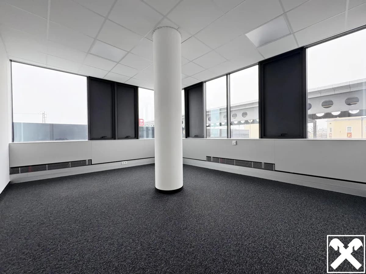 6-Zimmer-Gewerbeimmobilie mieten in Wels – 195 m², € 3.065 – Bild 2 von 9