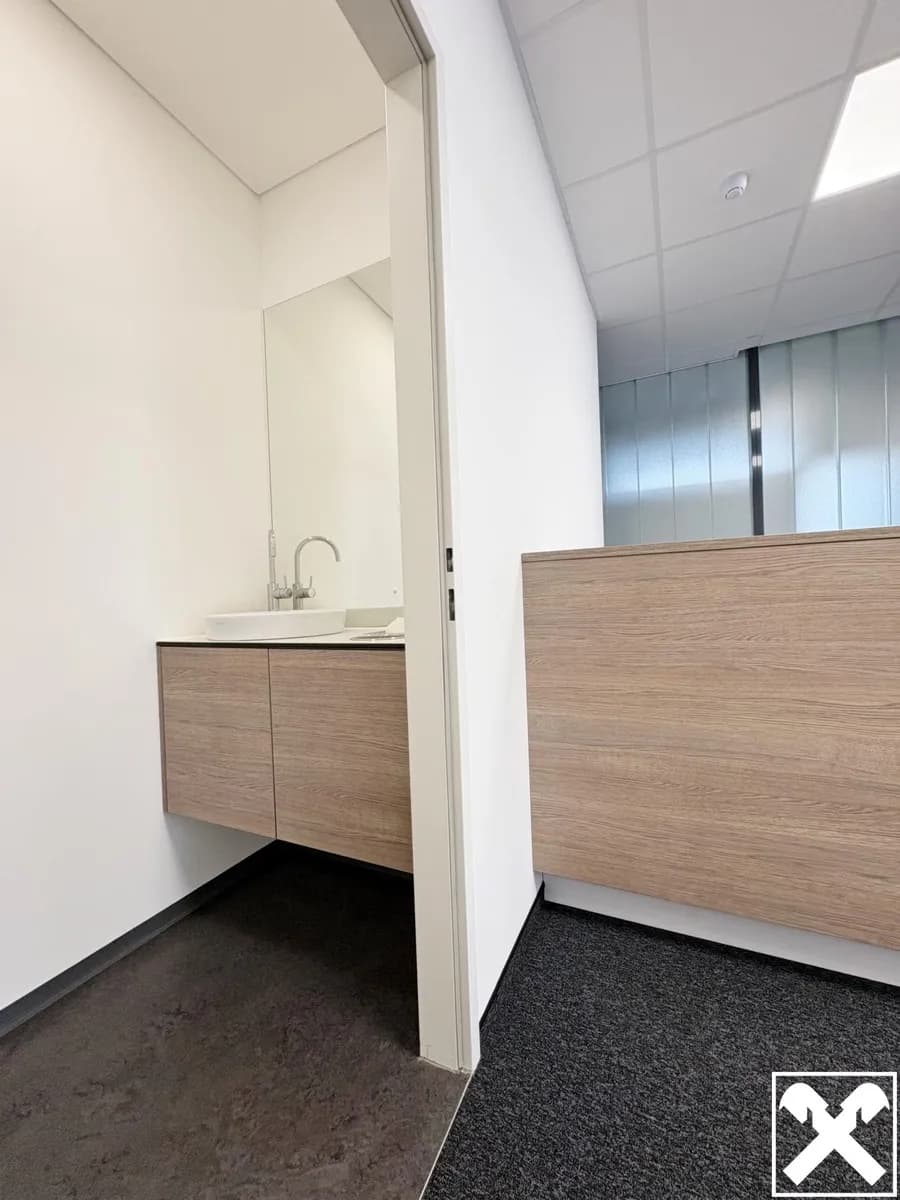6-Zimmer-Gewerbeimmobilie mieten in Wels – 195 m², € 3.065 – Bild 8 von 9