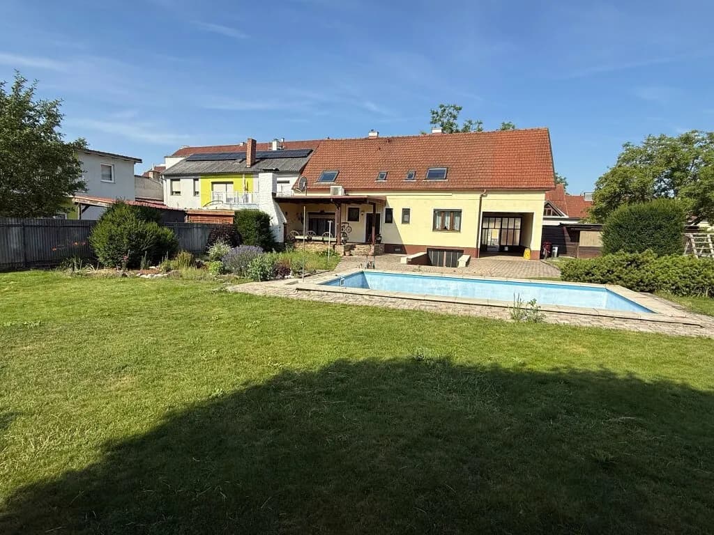 Haus kaufen in Bruck an der Leitha – 200 m², € 695.000