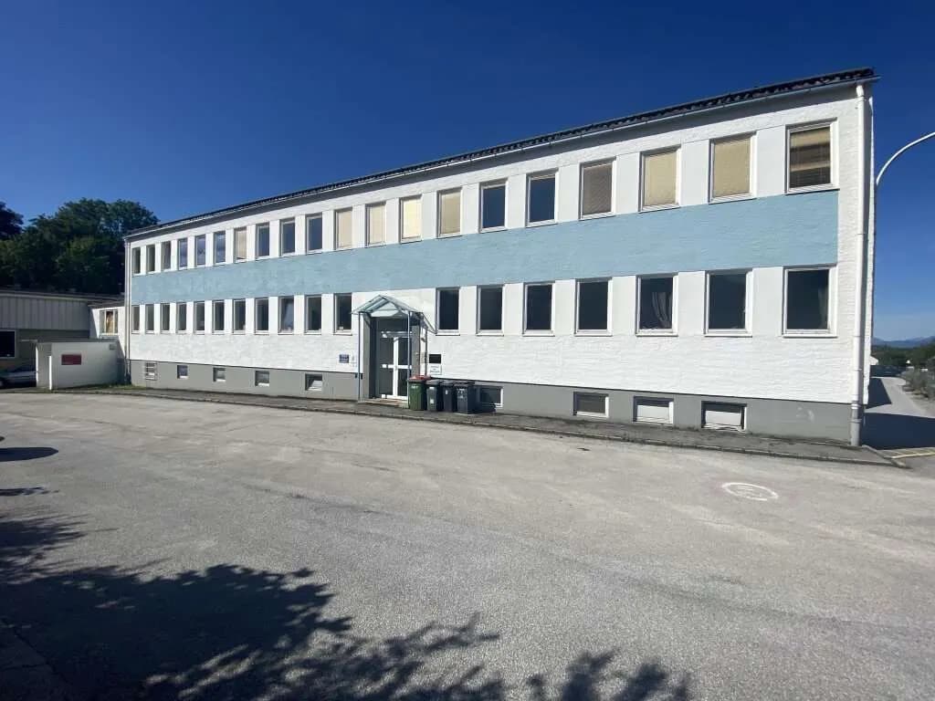 Gewerbeimmobilie mieten in Salzburg-Umgebung – 92 m², € 664