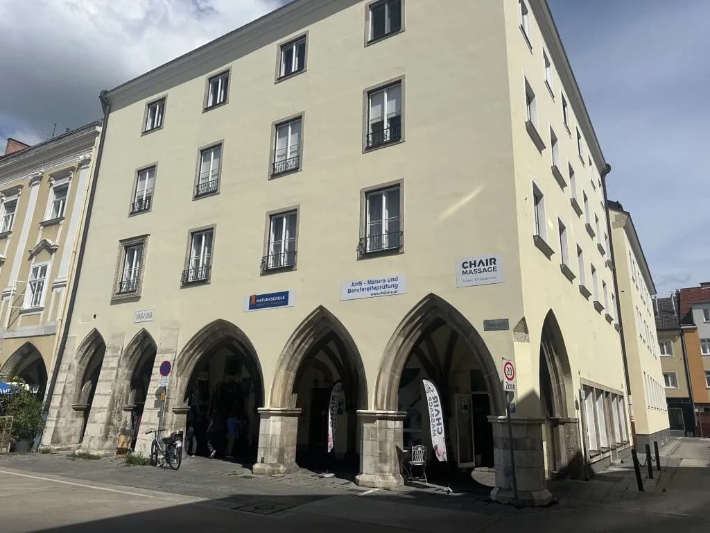 9-Zimmer-Gewerbeimmobilie mieten in Wiener Neustadt – 68 m², € 3.299