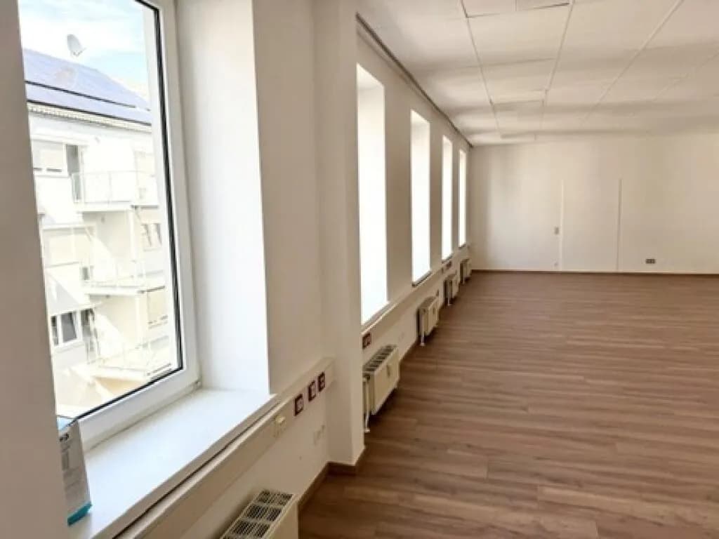 2-Zimmer-Gewerbeimmobilie mieten in Wien – 67 m², € 906 – Bild 2 von 5