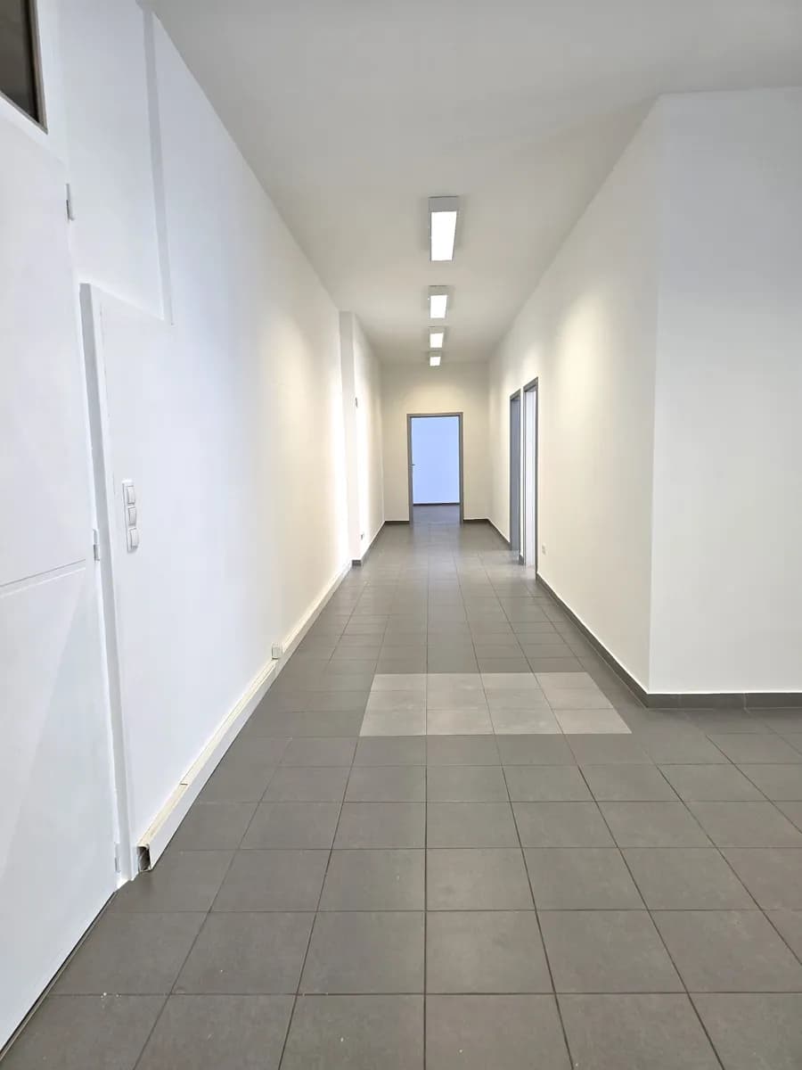6-Zimmer-Gewerbeimmobilie mieten in Krems an der Donau – 192 m², € 1.870 – Bild 5 von 16