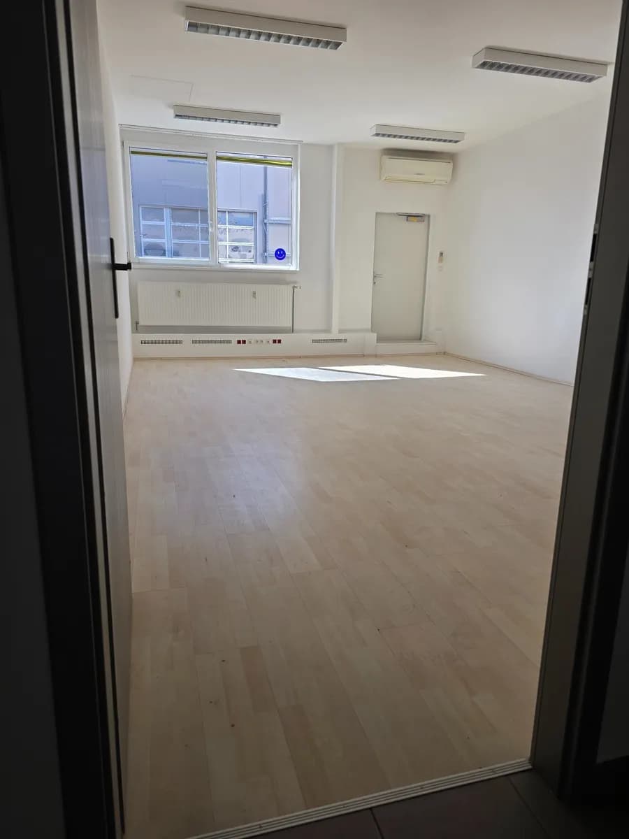 6-Zimmer-Gewerbeimmobilie mieten in Krems an der Donau – 192 m², € 1.870 – Bild 7 von 16