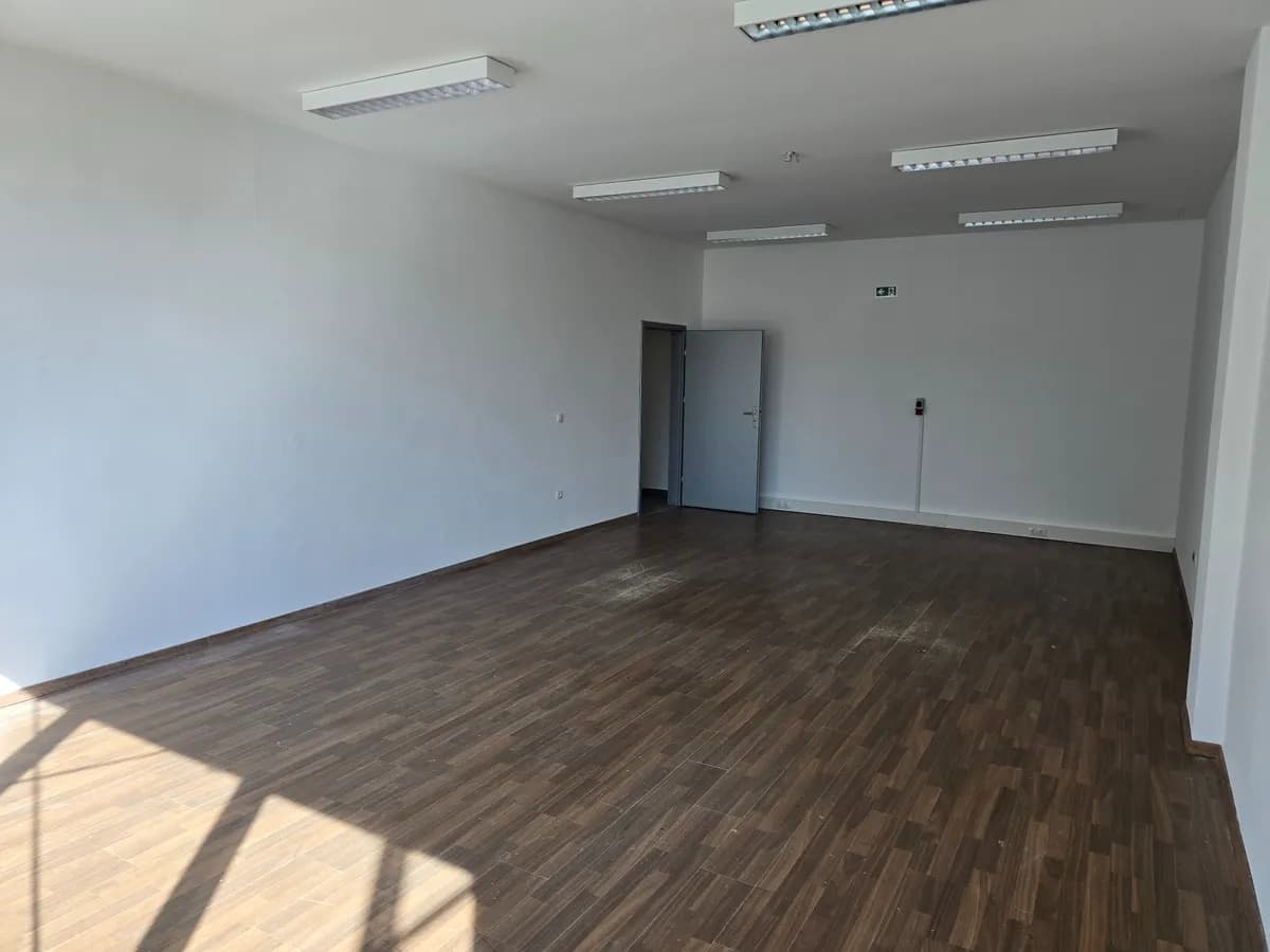 6-Zimmer-Gewerbeimmobilie mieten in Krems an der Donau – 192 m², € 1.870 – Bild 12 von 16