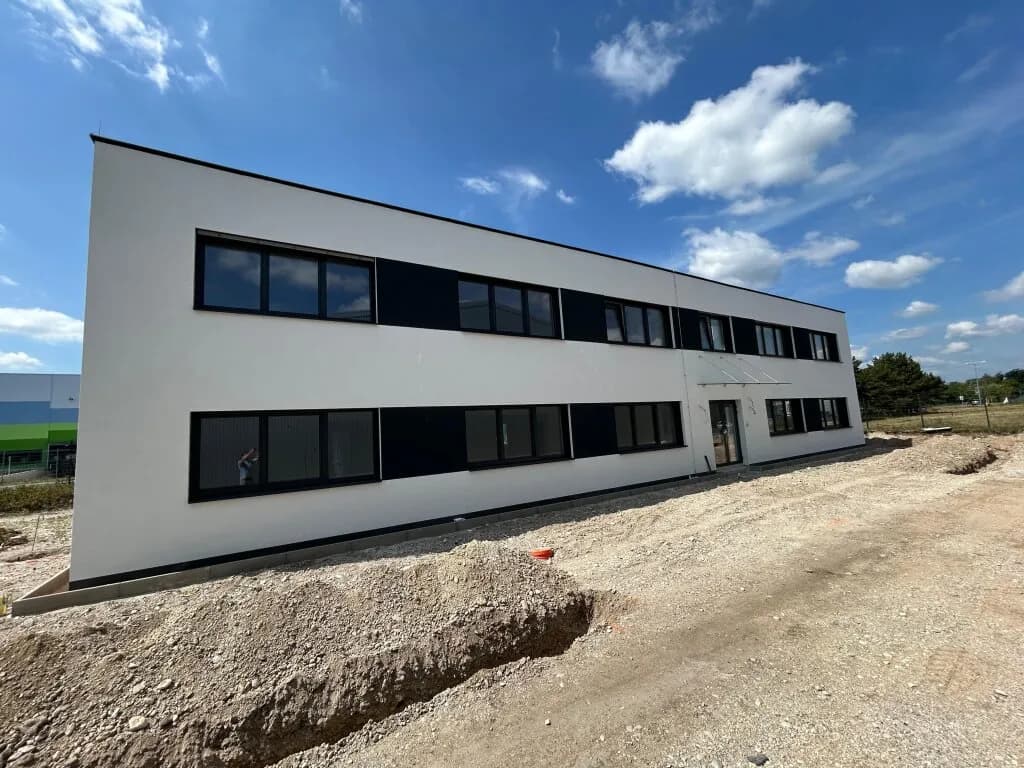 4-Zimmer-Gewerbeimmobilie mieten in Baden – 167 m², € 2.506