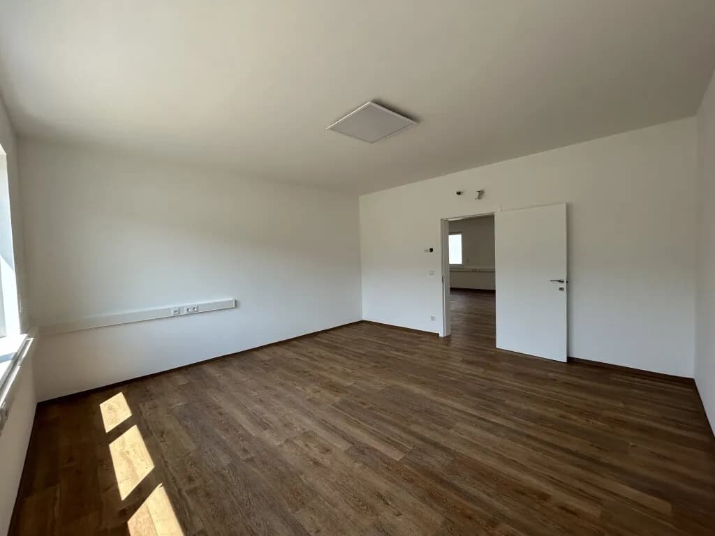 4-Zimmer-Gewerbeimmobilie mieten in Baden – 167 m², € 2.506 – Bild 16 von 17