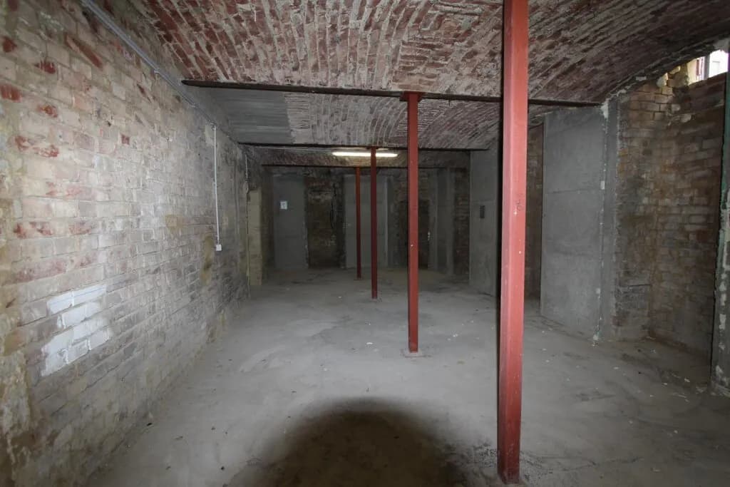 1-Zimmer-Gewerbeimmobilie mieten in Wien – 110 m², € 401
