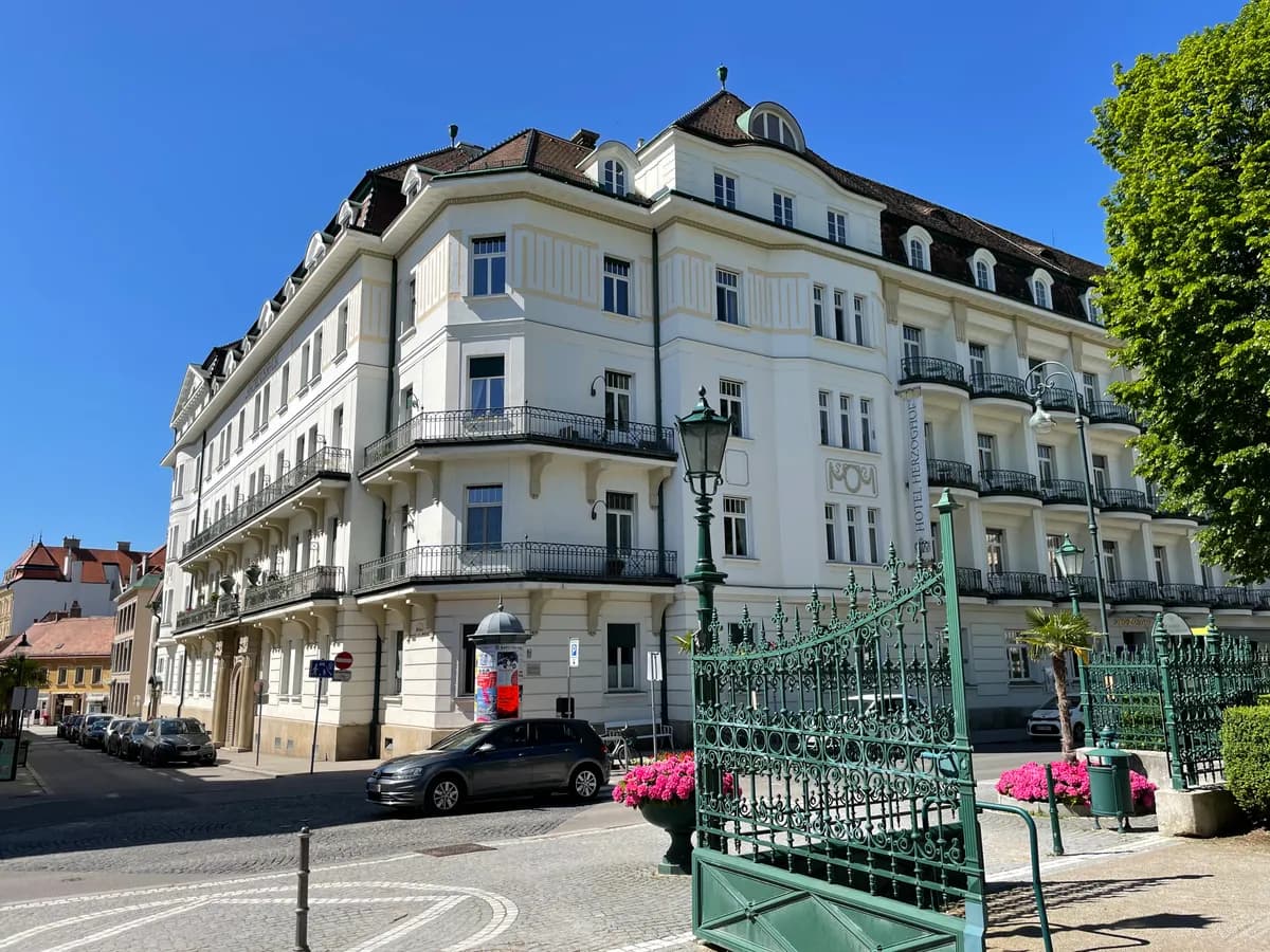 1-Zimmer-Wohnung mieten in Baden – 35 m², € 594 – Bild 2 von 4