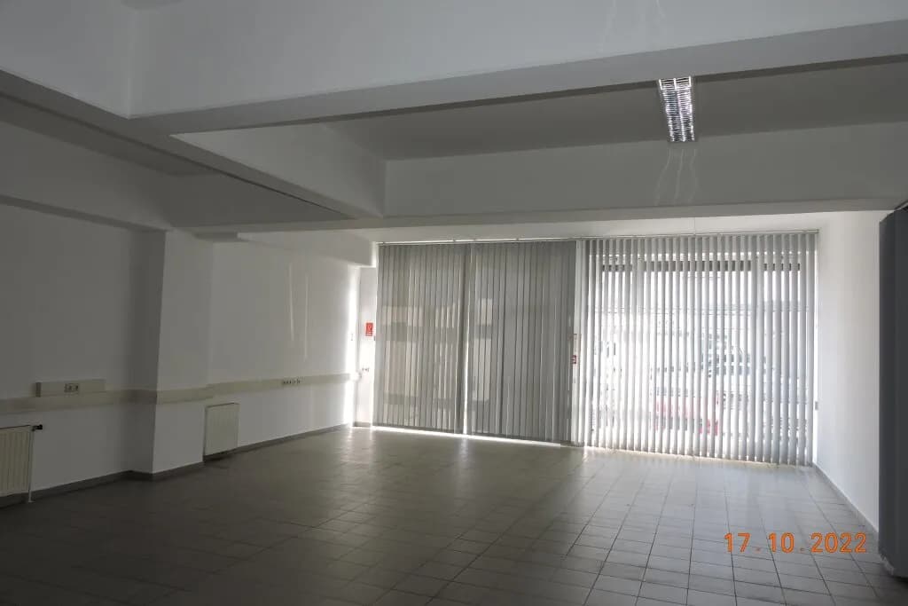 Gewerbeimmobilie mieten in Vöcklabruck – 240 m², € 2.500 – Bild 2 von 3