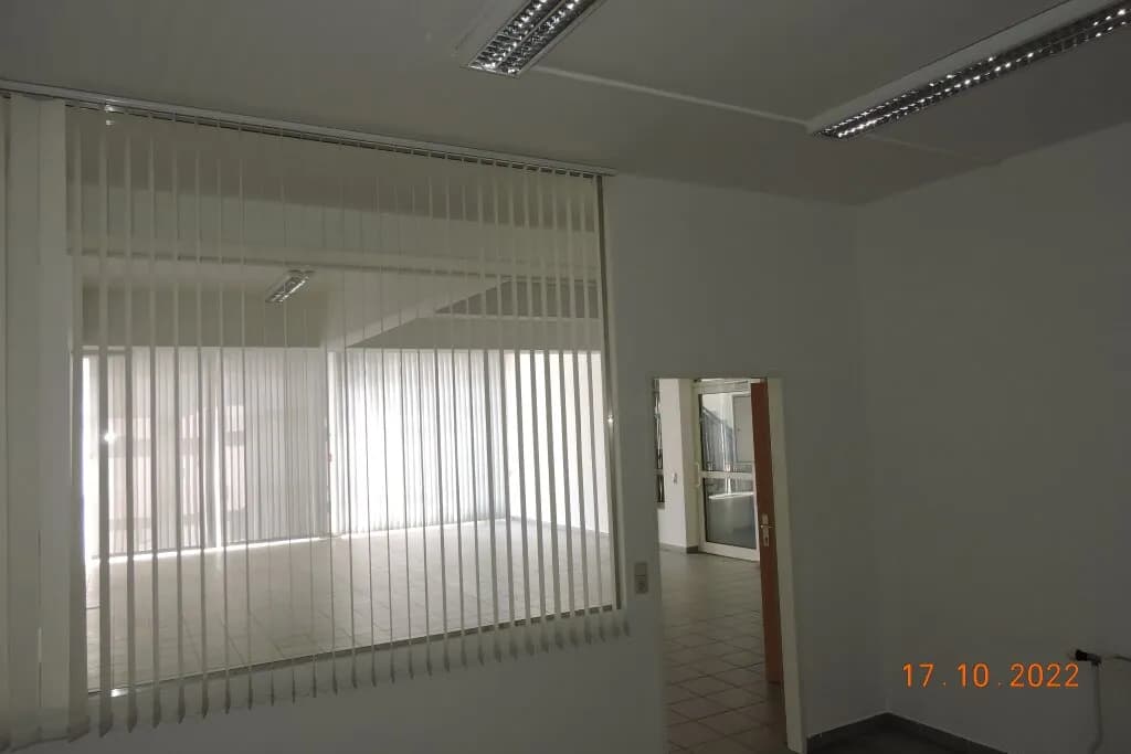 Gewerbeimmobilie mieten in Vöcklabruck – 240 m², € 2.500 – Bild 3 von 3