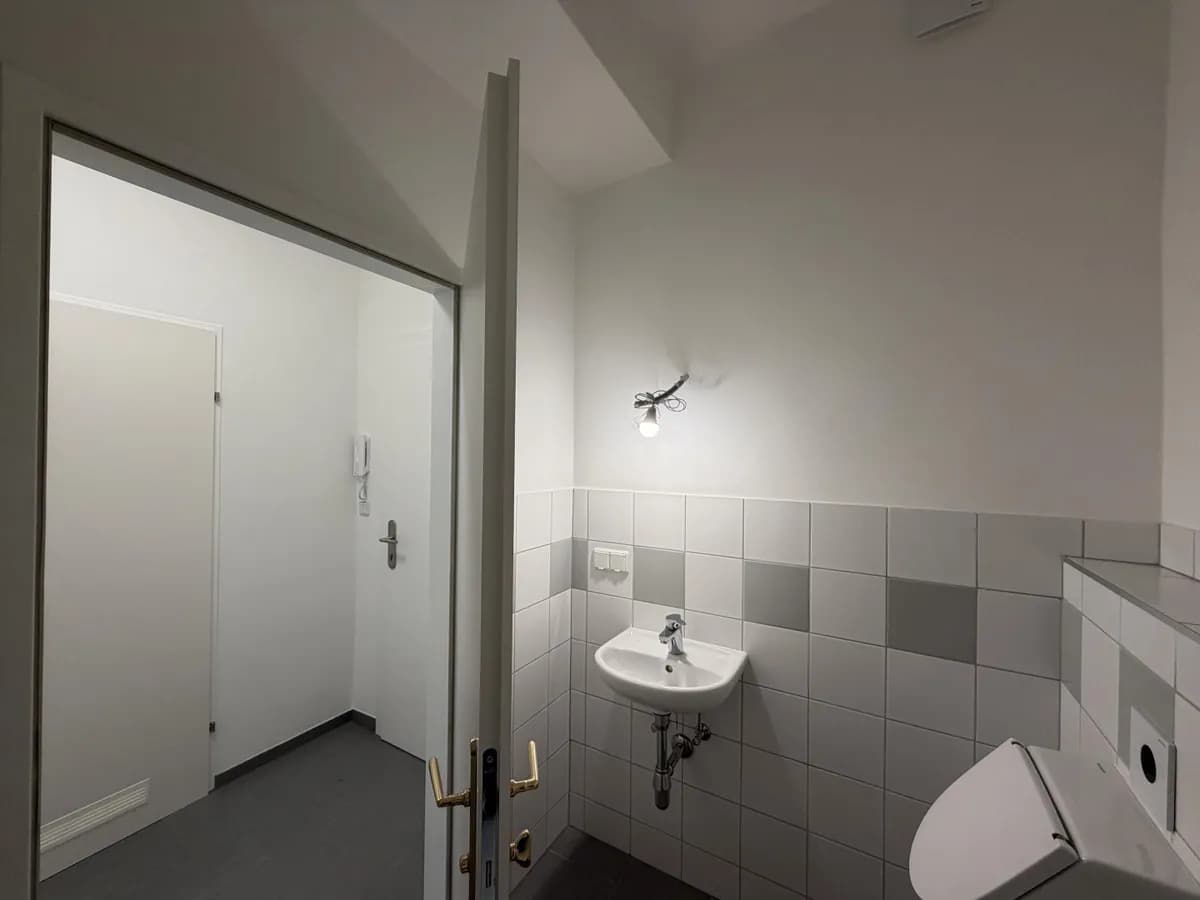1-Zimmer-Gewerbeimmobilie mieten in Wien – 40 m², € 731 – Bild 4 von 23