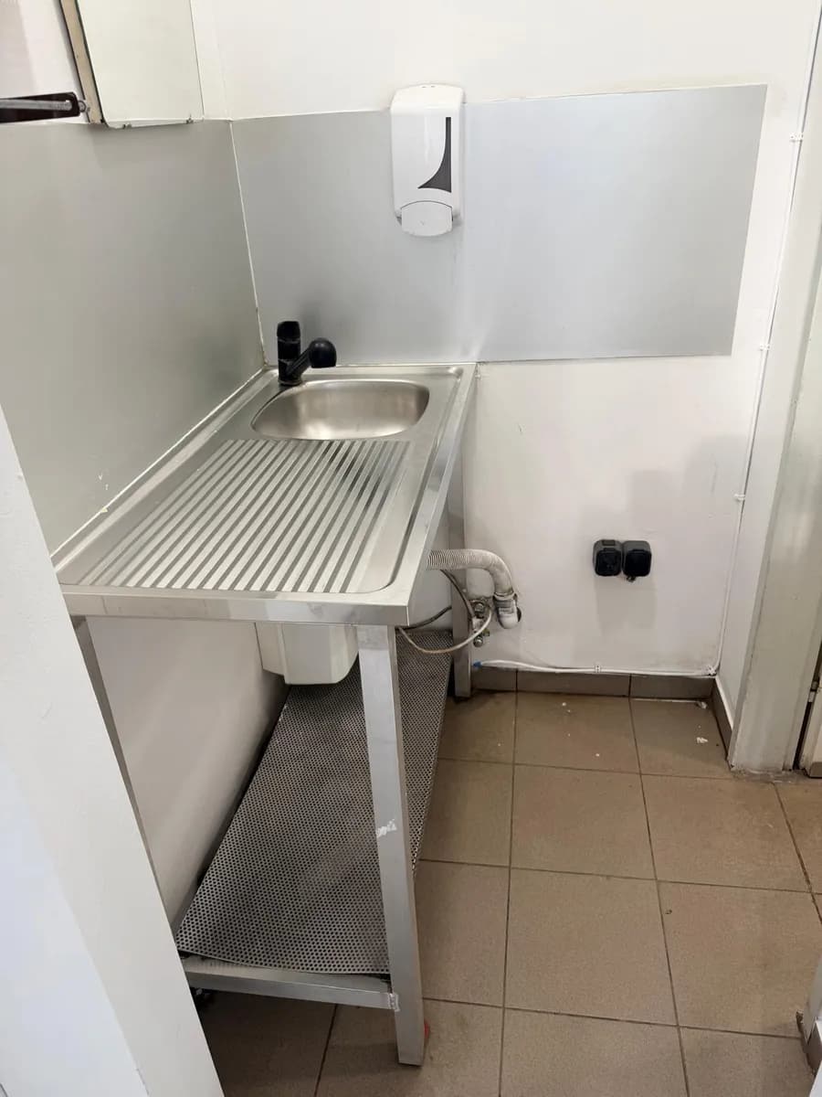 Gewerbeimmobilie mieten in Gänserndorf – 243 m², € 1.868 – Bild 5 von 6