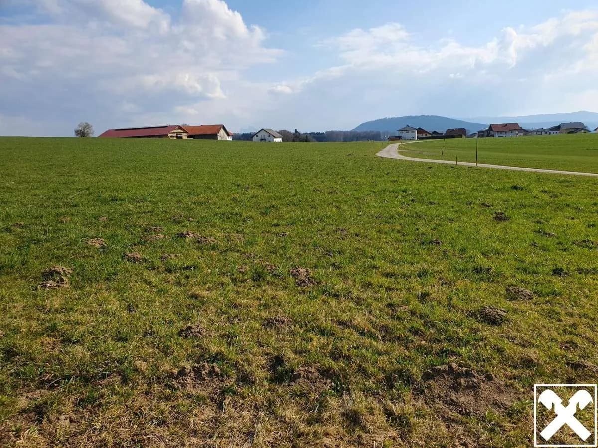 Grundstück kaufen in Braunau am Inn – 25 000 m², € 337.500