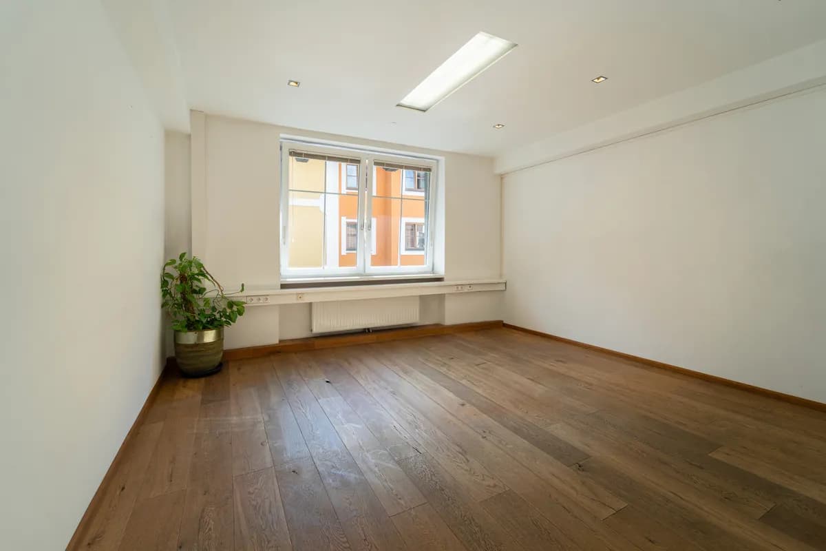 7-Zimmer-Gewerbeimmobilie mieten in Kitzbühel – 210 m², € 4.960 – Bild 2 von 6
