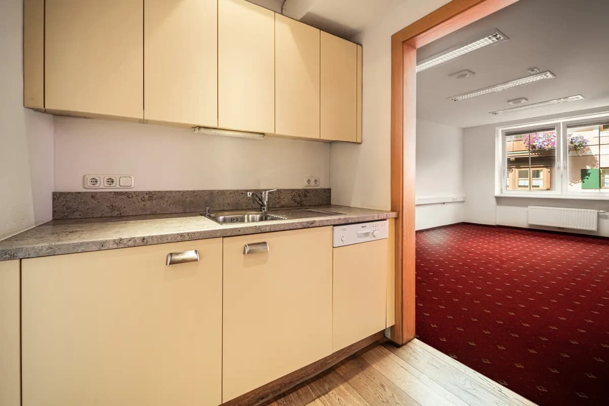 7-Zimmer-Gewerbeimmobilie mieten in Kitzbühel – 210 m², € 4.960 – Bild 5 von 6
