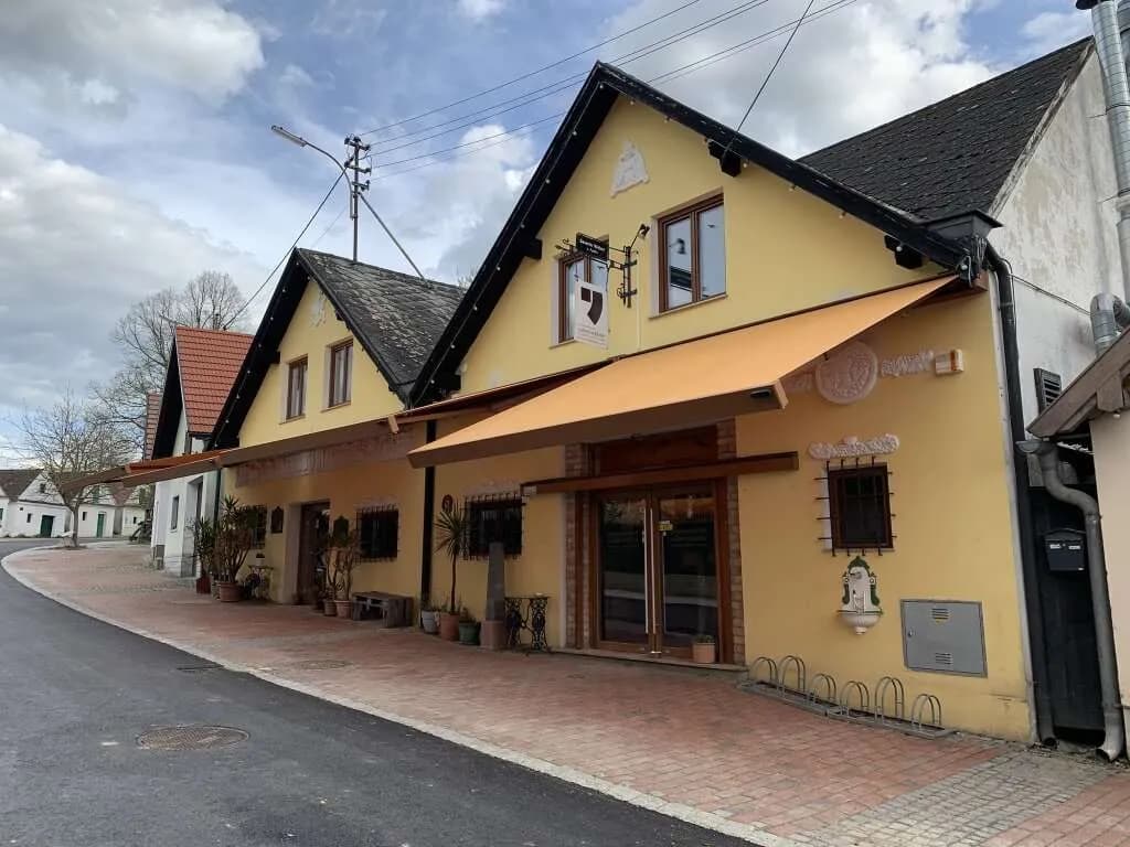 2-Zimmer-Gewerbeimmobilie mieten in Mistelbach – 240 m², € 2.158 – Bild 2 von 9