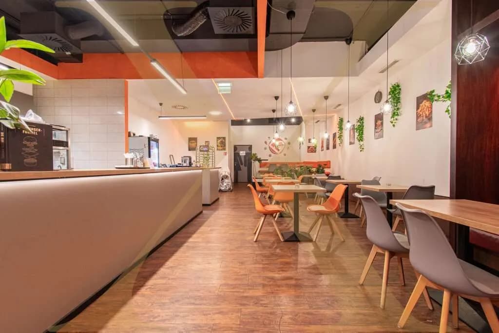 Gewerbeimmobilie mieten in Linz – 161 m², € 3.490