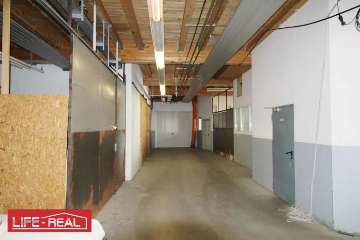 Gewerbeimmobilie mieten in Vöcklabruck – 576 m², € 4.129 – Bild 8 von 16
