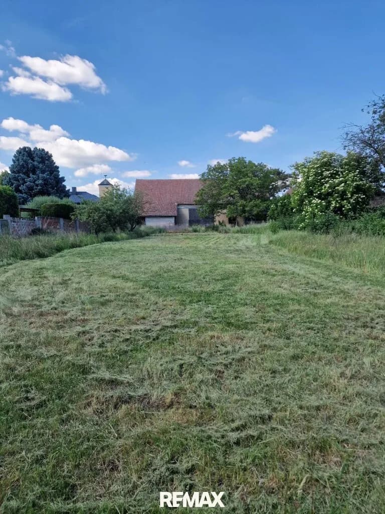 Grundstück kaufen in Gänserndorf – 1 671 m², € 79.000