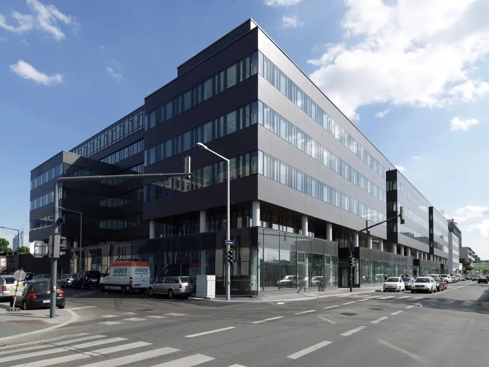 Gewerbeimmobilie mieten in Wien – 4 704 m², € 15