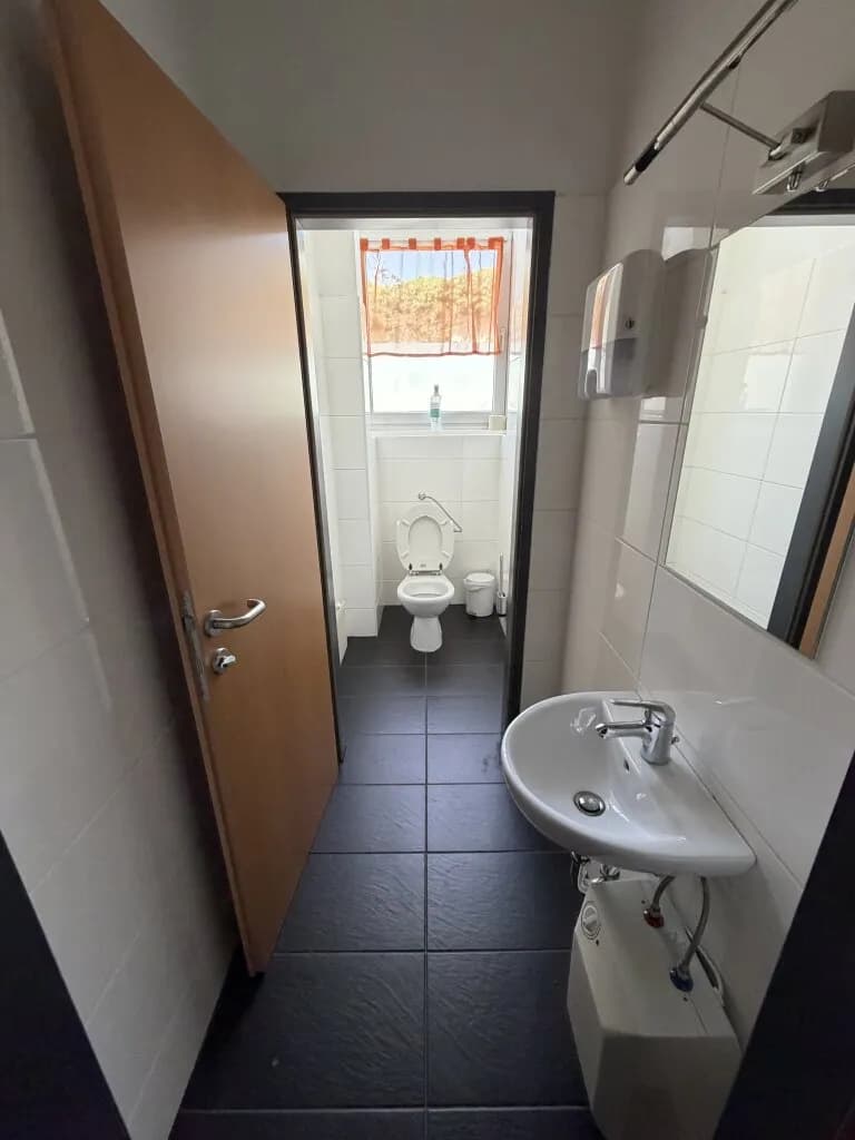 Gewerbeimmobilie mieten in Wiener Neustadt – 456 m², € 4.467 – Bild 8 von 13