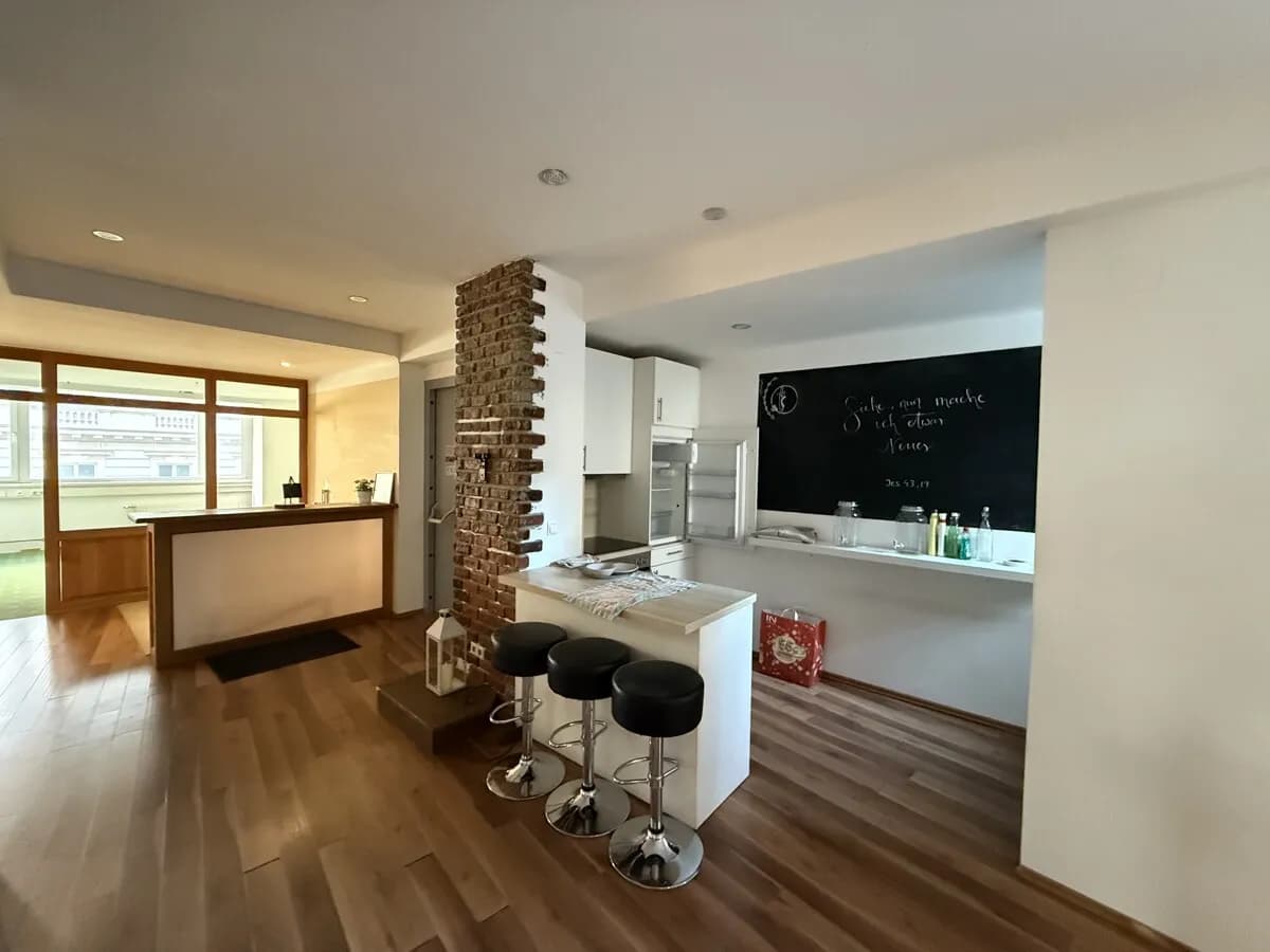 Gewerbeimmobilie mieten in Wien – 496 m², € 14 – Bild 1 von 8