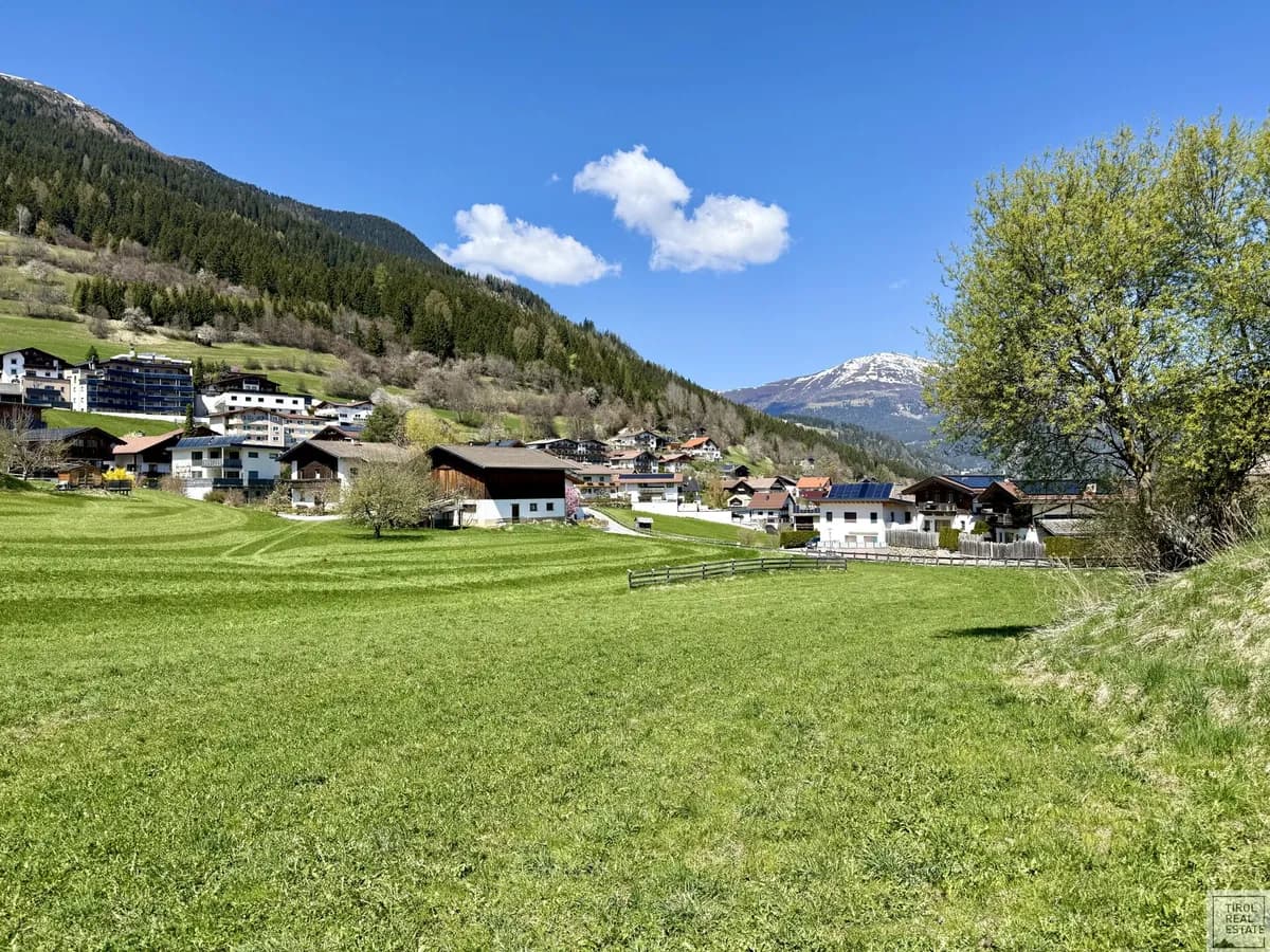 Grundstück kaufen in Landeck – 3 810 m²