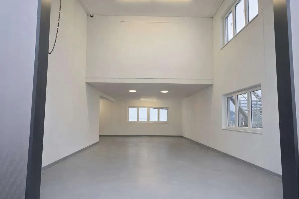 1-Zimmer-Gewerbeimmobilie mieten in Vöcklabruck – 138 m², € 1.311