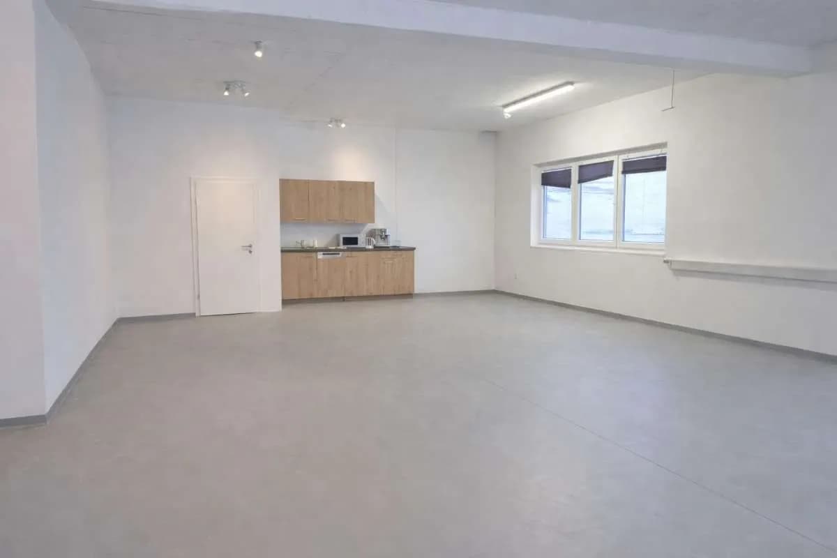 1-Zimmer-Gewerbeimmobilie mieten in Vöcklabruck – 138 m², € 1.311 – Bild 2 von 9